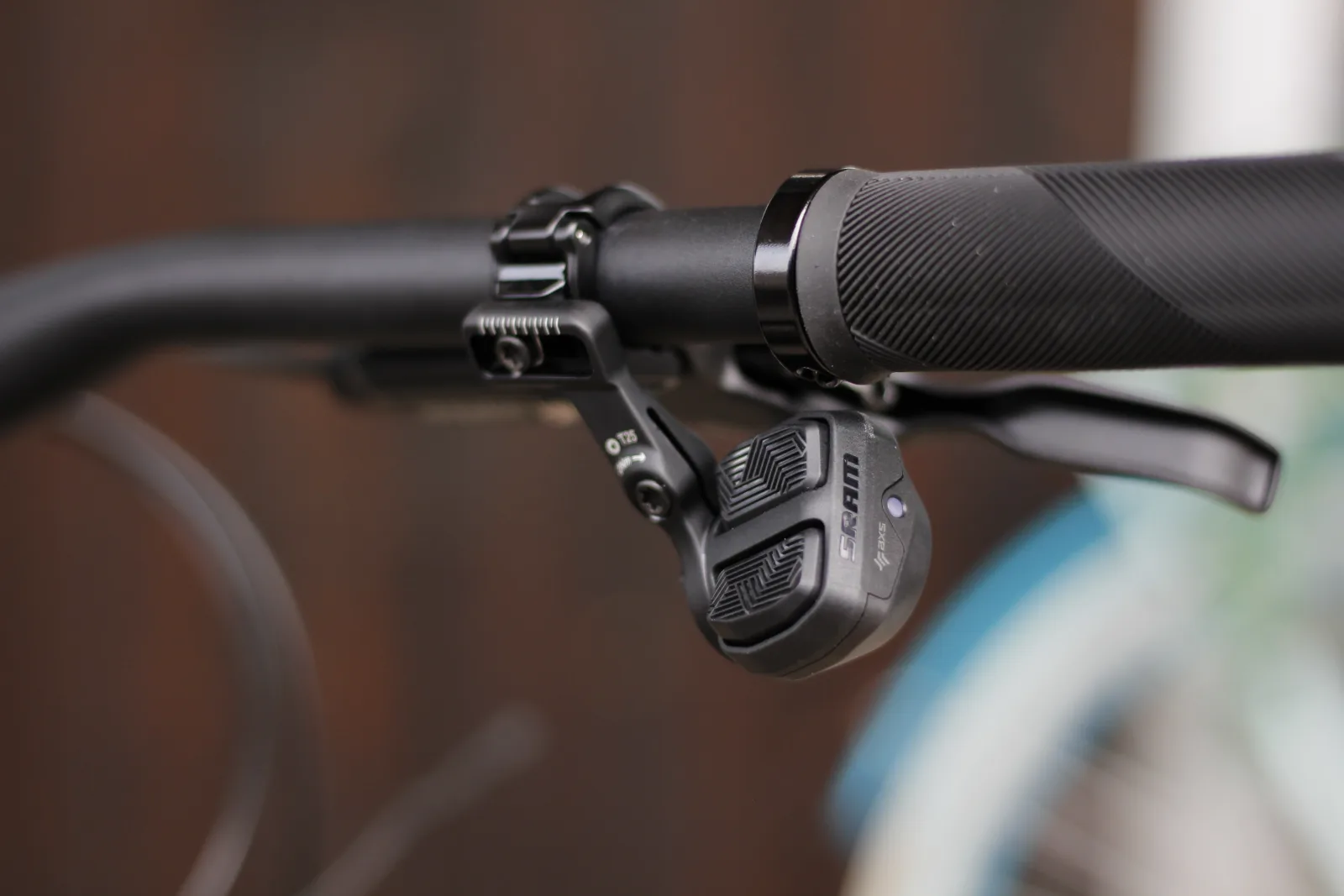 AVENTON - E-MTN CARBON