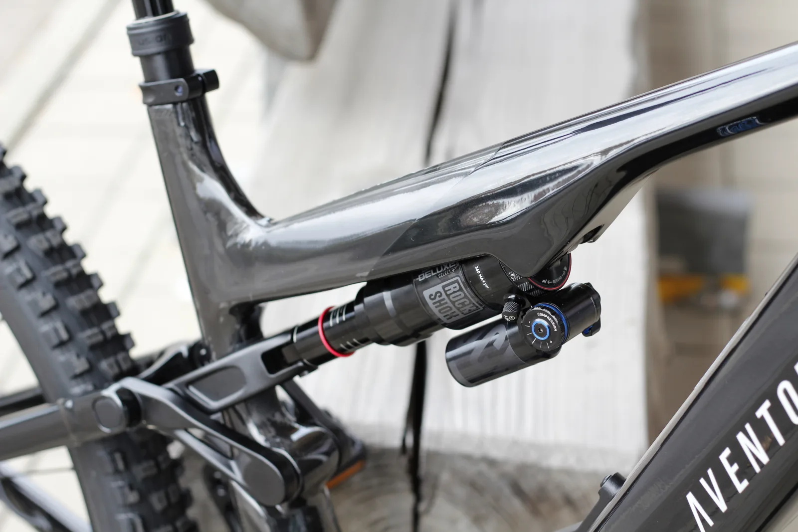 AVENTON - E-MTN CARBON