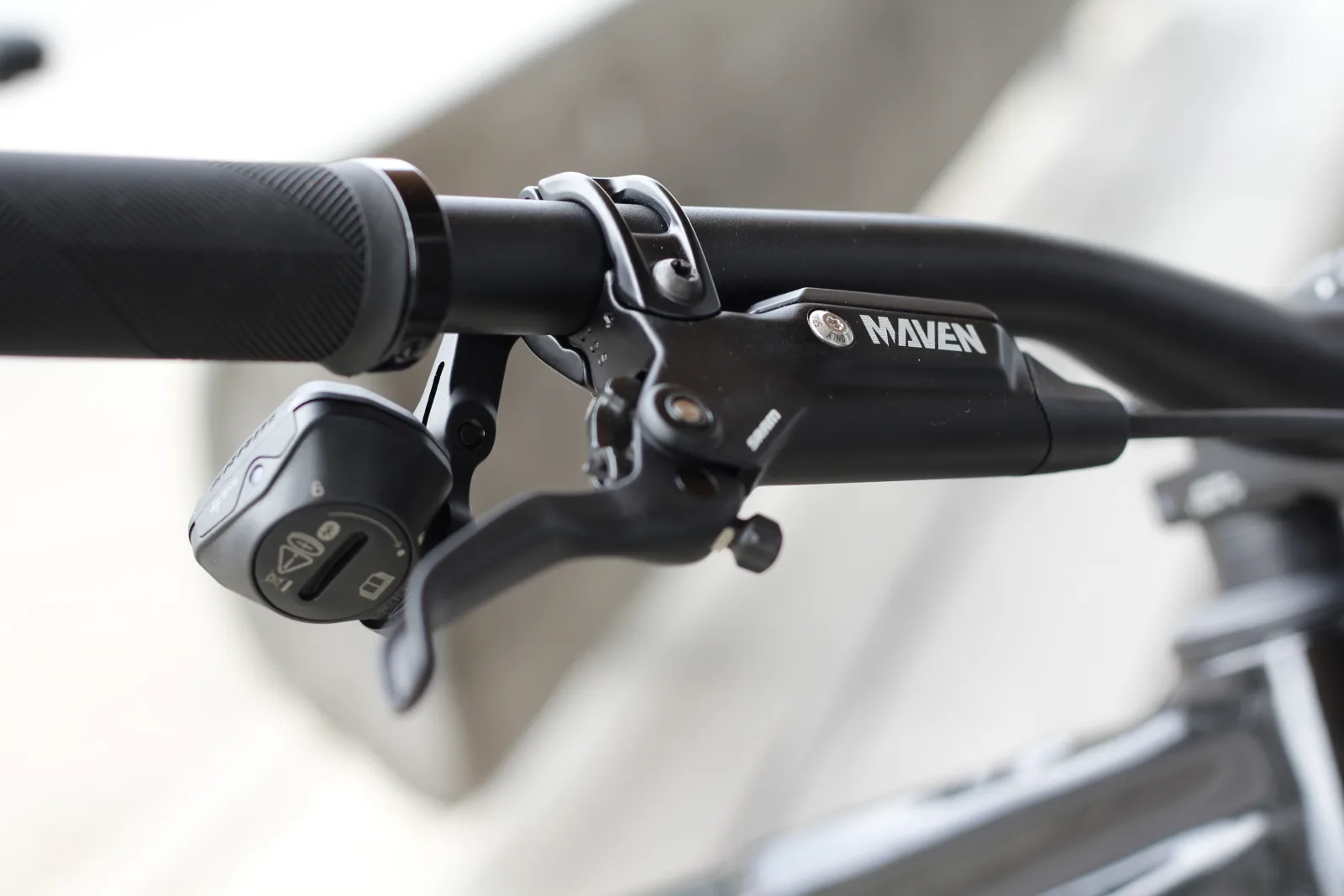 AVENTON - E-MTN CARBON