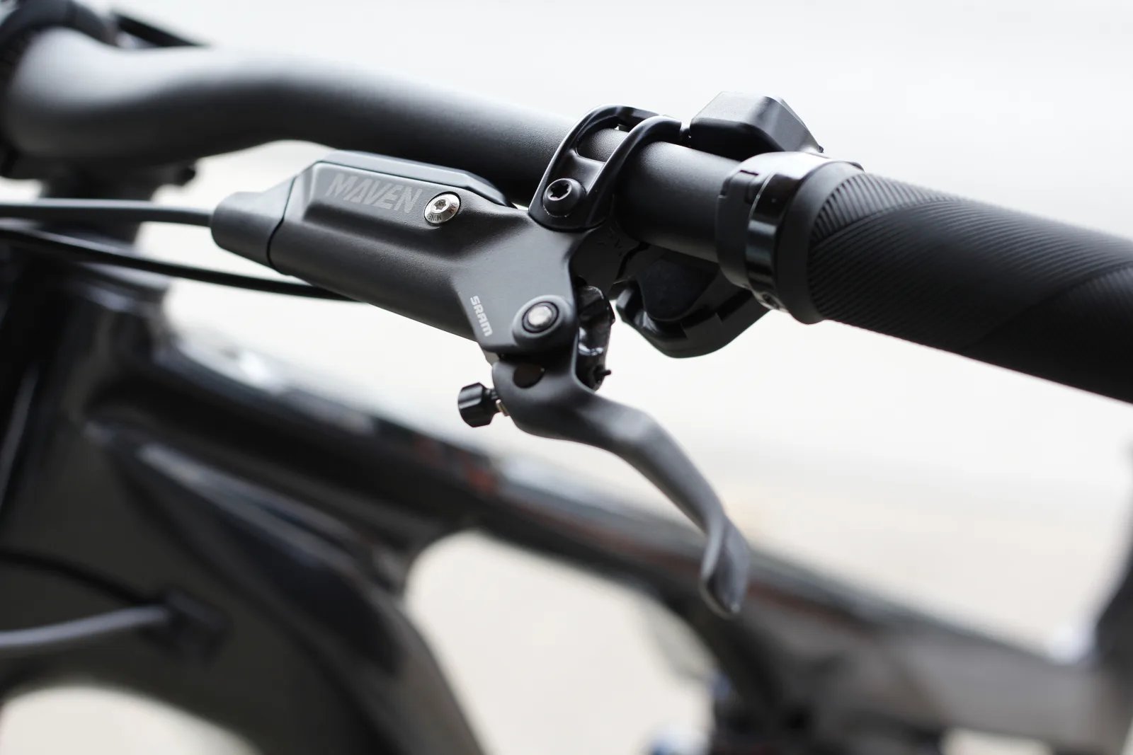 AVENTON - E-MTN CARBON