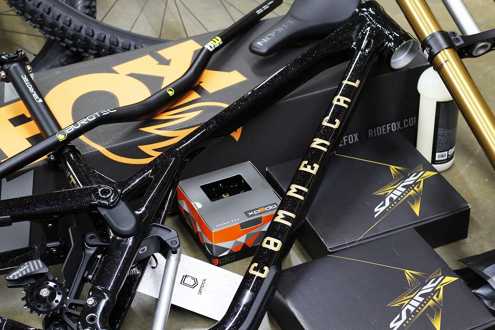 COMMENCAL - HAND BUILD