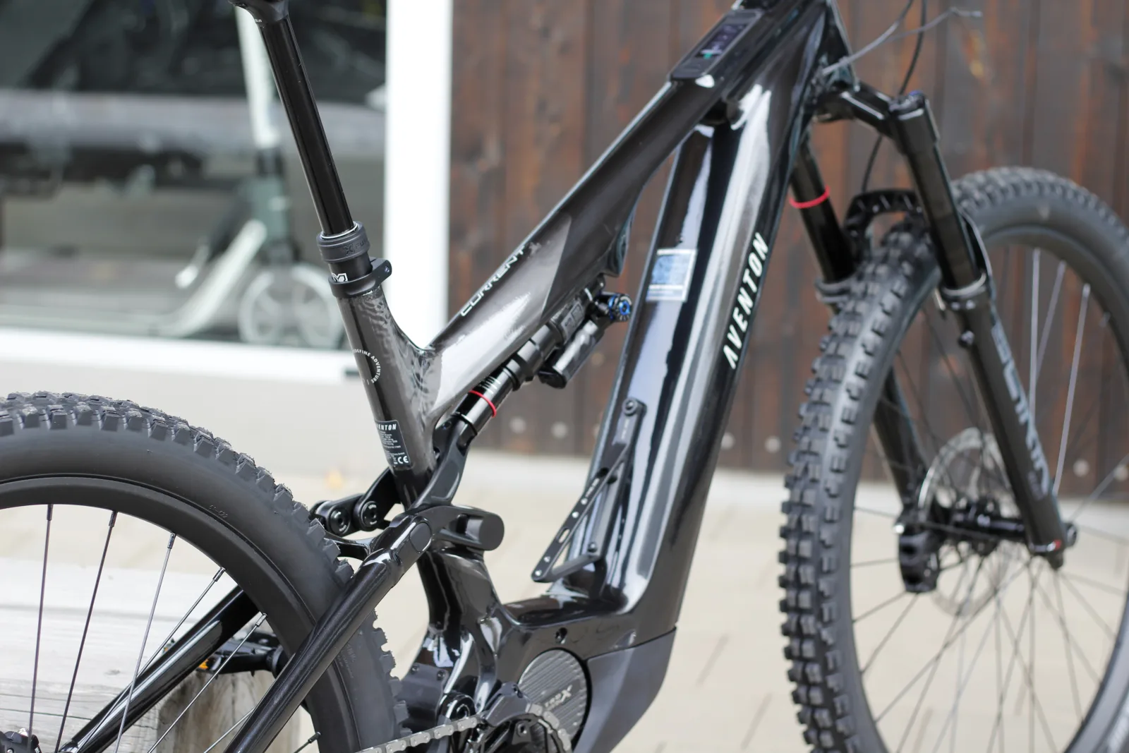AVENTON - E-MTN CARBON