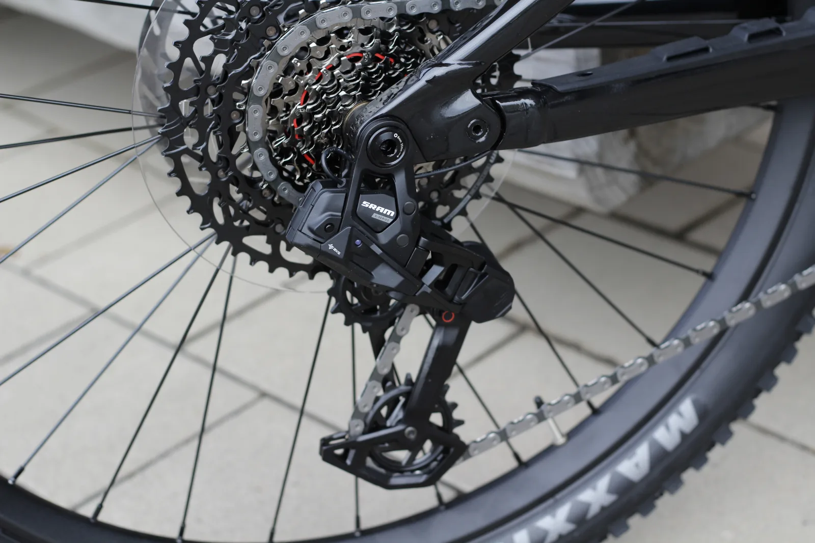 AVENTON - E-MTN CARBON